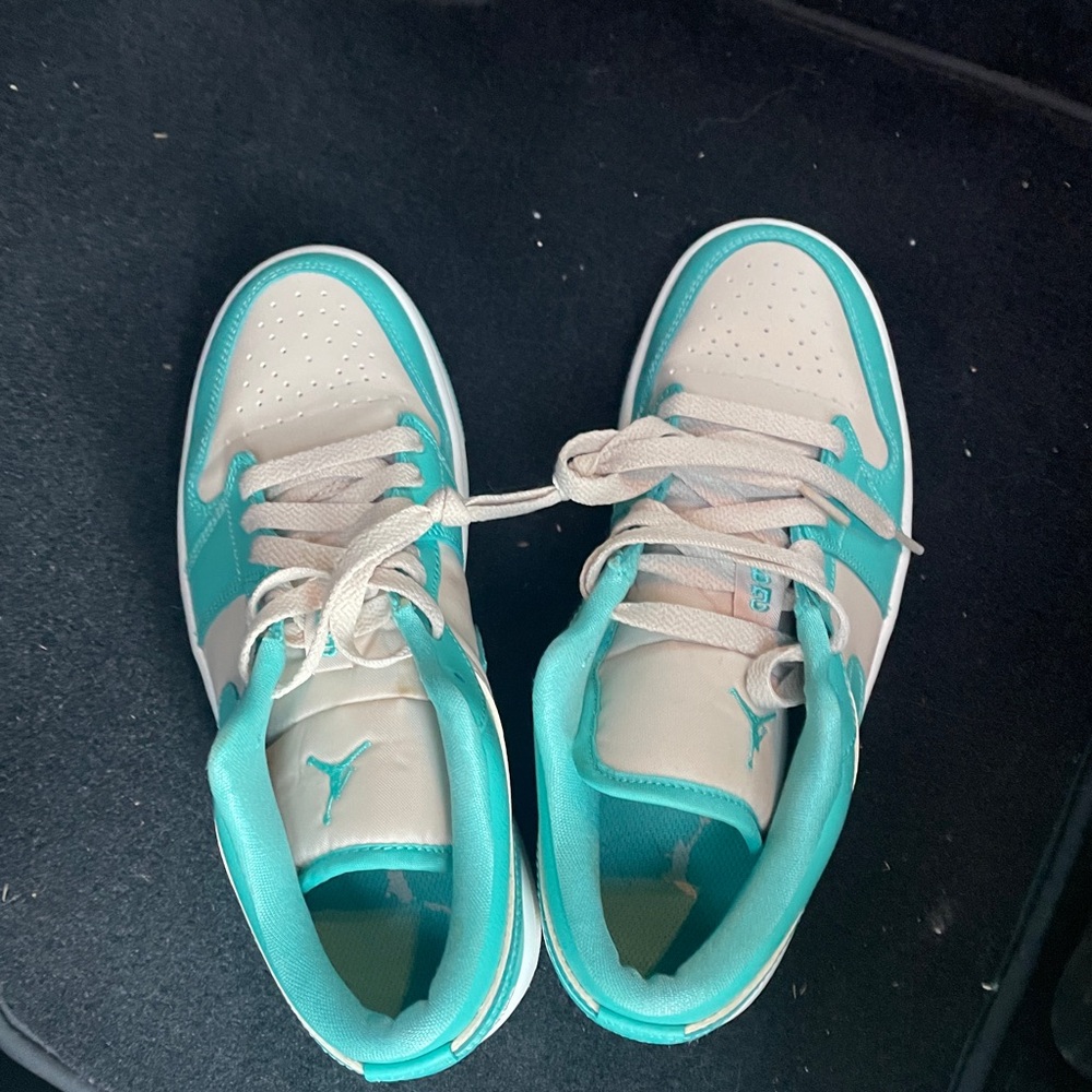 Nike air Jordan size 8 worn once